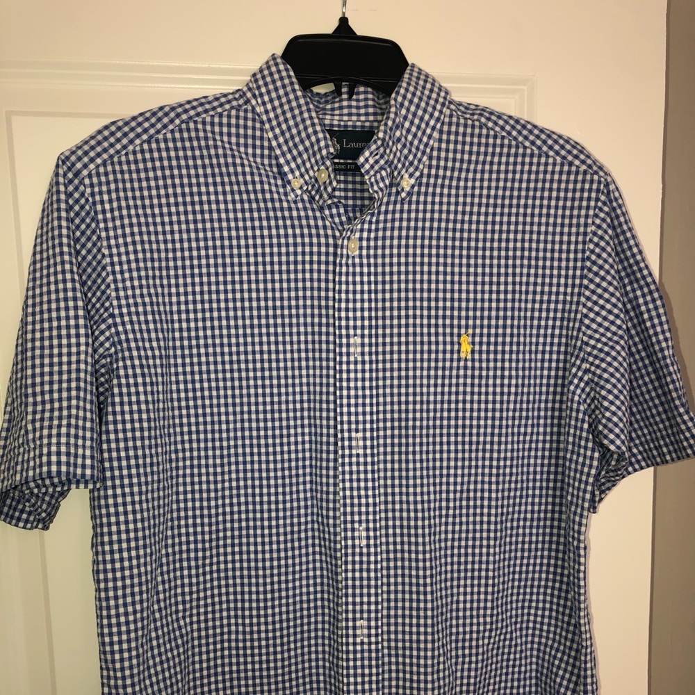 Size medium Ralph Lauren button up shirt sleeve